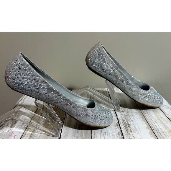 Hot Cakes‎ Women's Silver Bedazzled Ballet Flats Size 6.5 NWB - Picture 4 of 10